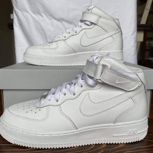 Air Force 1 Mid '06
Size 7y
Only worn once. 
Very good condition. 
$80 obo